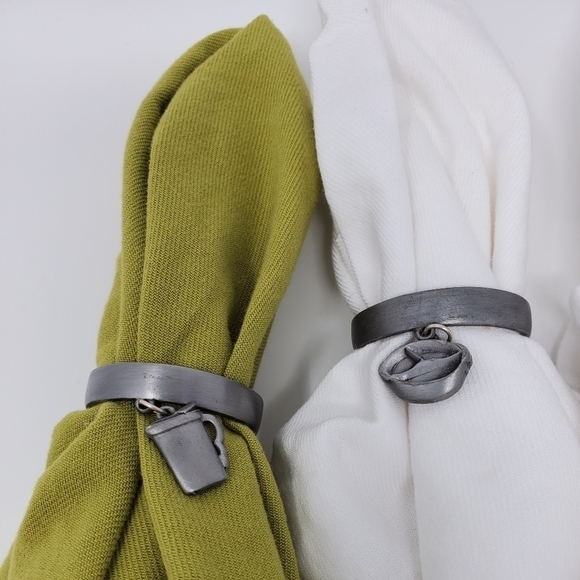 VINTAGE TUPPERWARE PEWTER METAL NAPKIN RINGS SET OF 8 TABLESCAPE COLLECTIBLE - Picture 1 of 8
